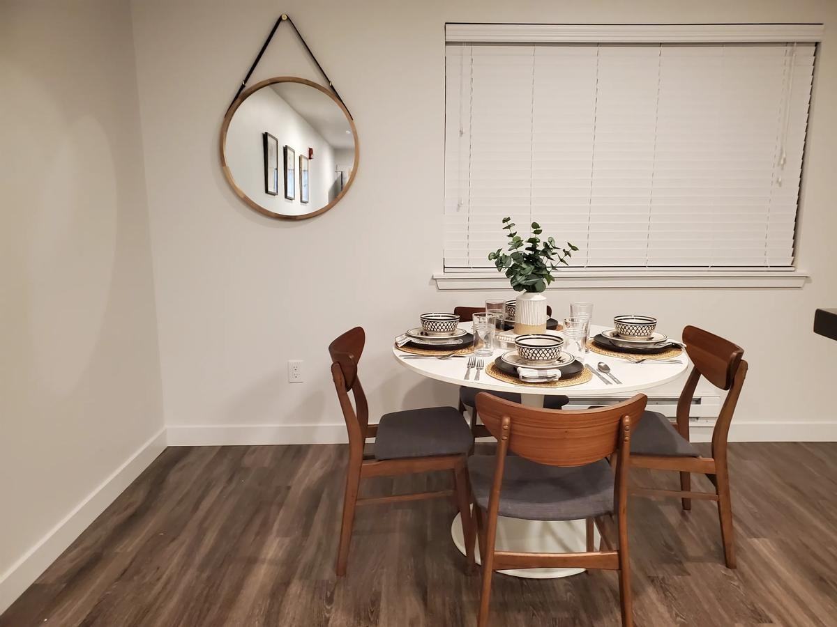 4779 Lynwood Center Rd Ne - Photo 5 of 24