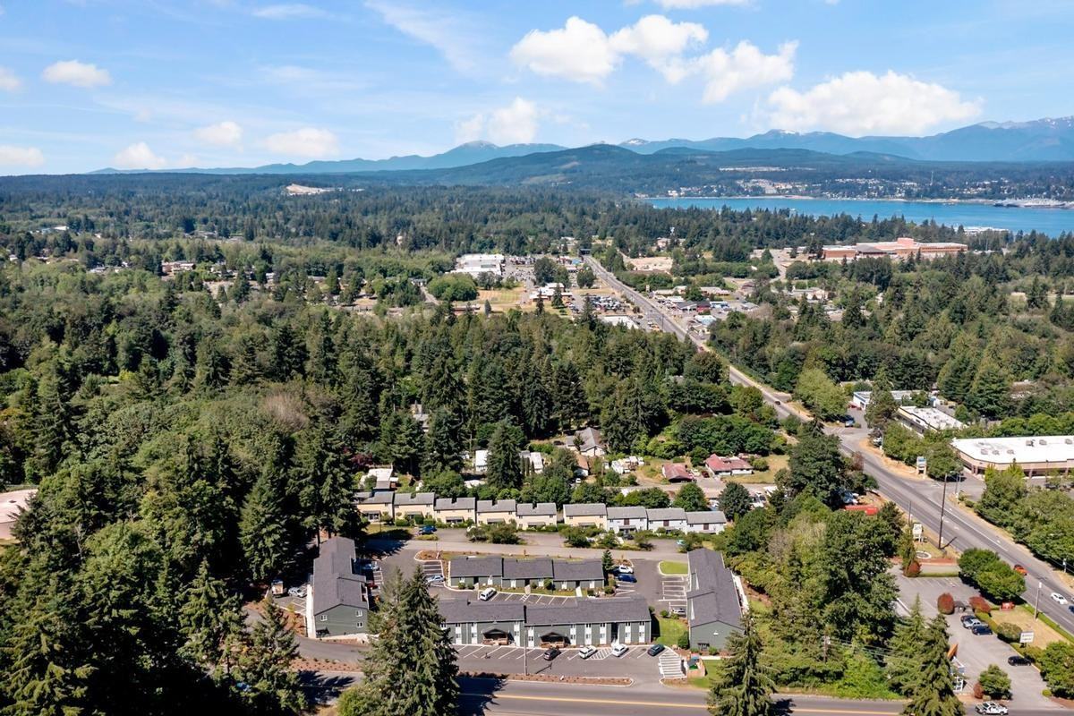 1750 Jackson Ave Se - Photo 5 of 39