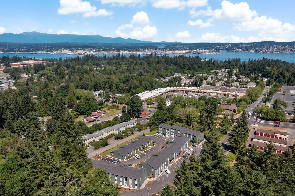 1750 Jackson Ave Se - Photo 7 of 39