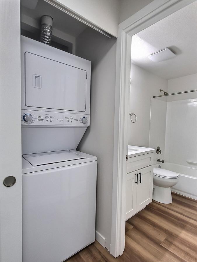 1750 Jackson Ave Se - Photo 5 of 39
