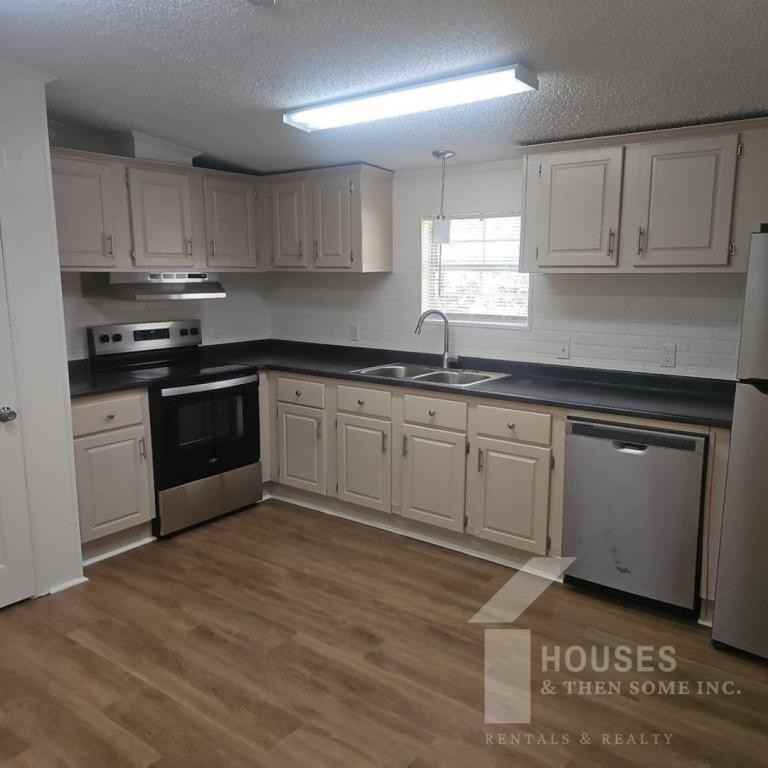 309 Ashwood Ln - Photo 5 of 22