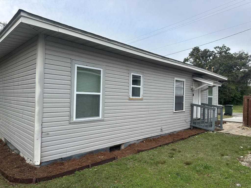 215 N Carys Ln - Photo 3 of 14