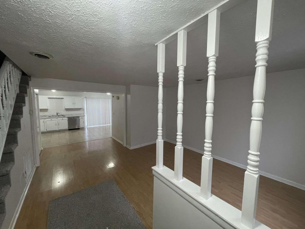 121 Scenic Park Pl - Photo 3 of 7