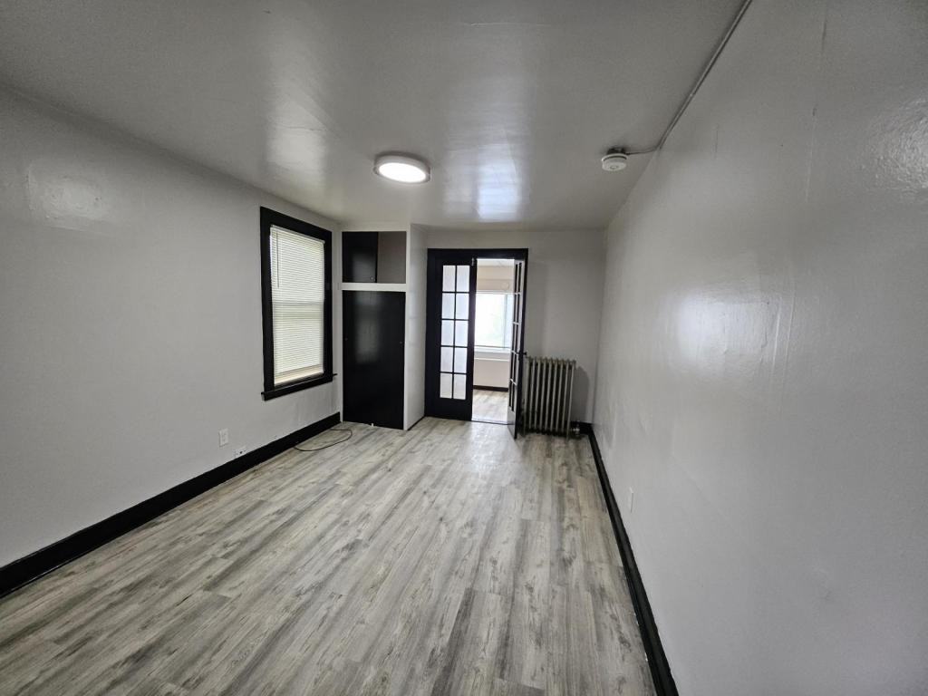 947 Maple Ave - Photo 2 of 8