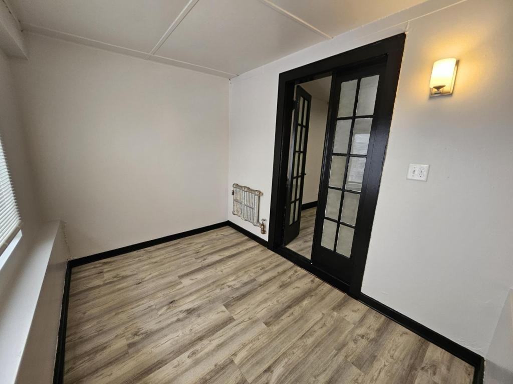 947 Maple Ave - Photo 3 of 8