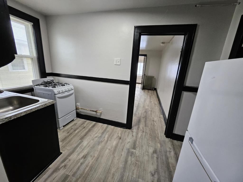 947 Maple Ave - Photo 5 of 8