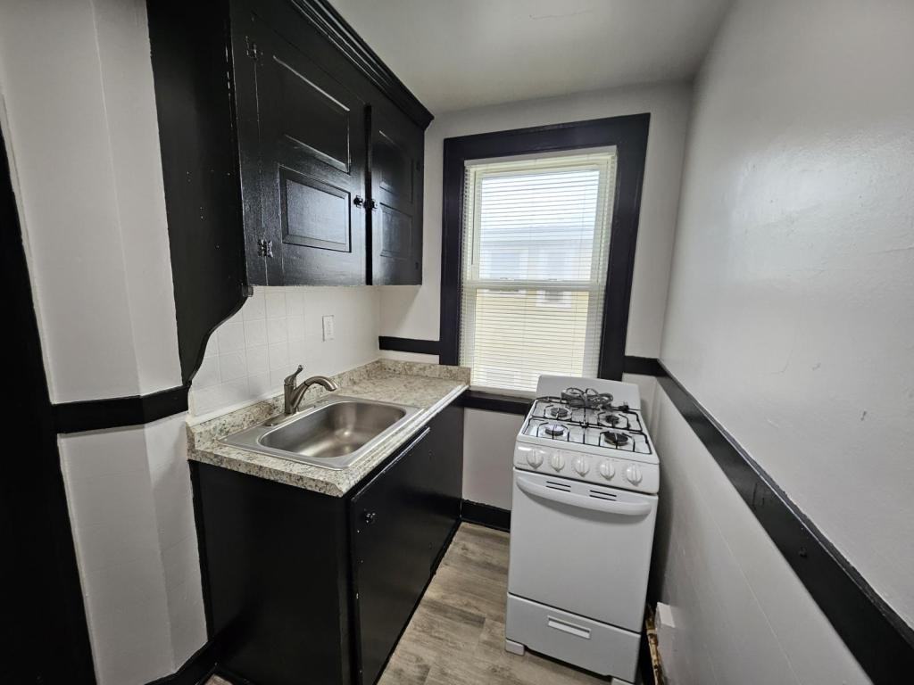 947 Maple Ave - Photo 6 of 8