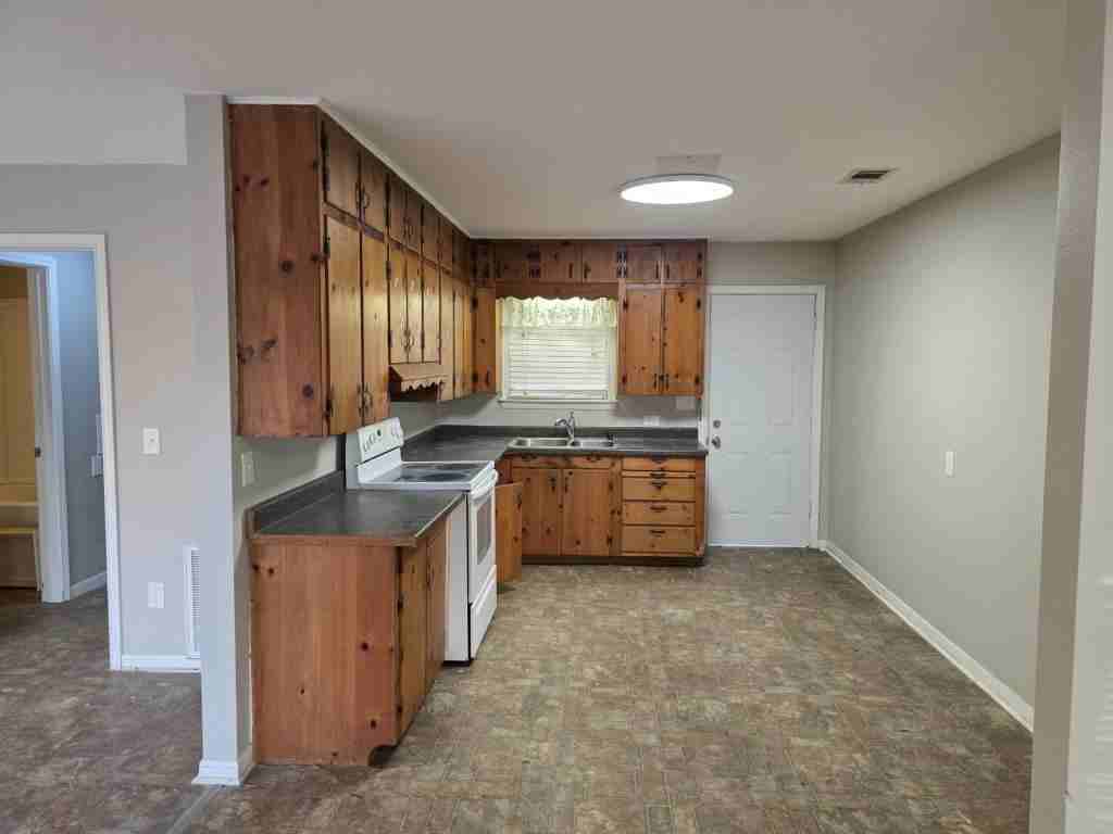 555 S 9th St - Photo 4 of 13