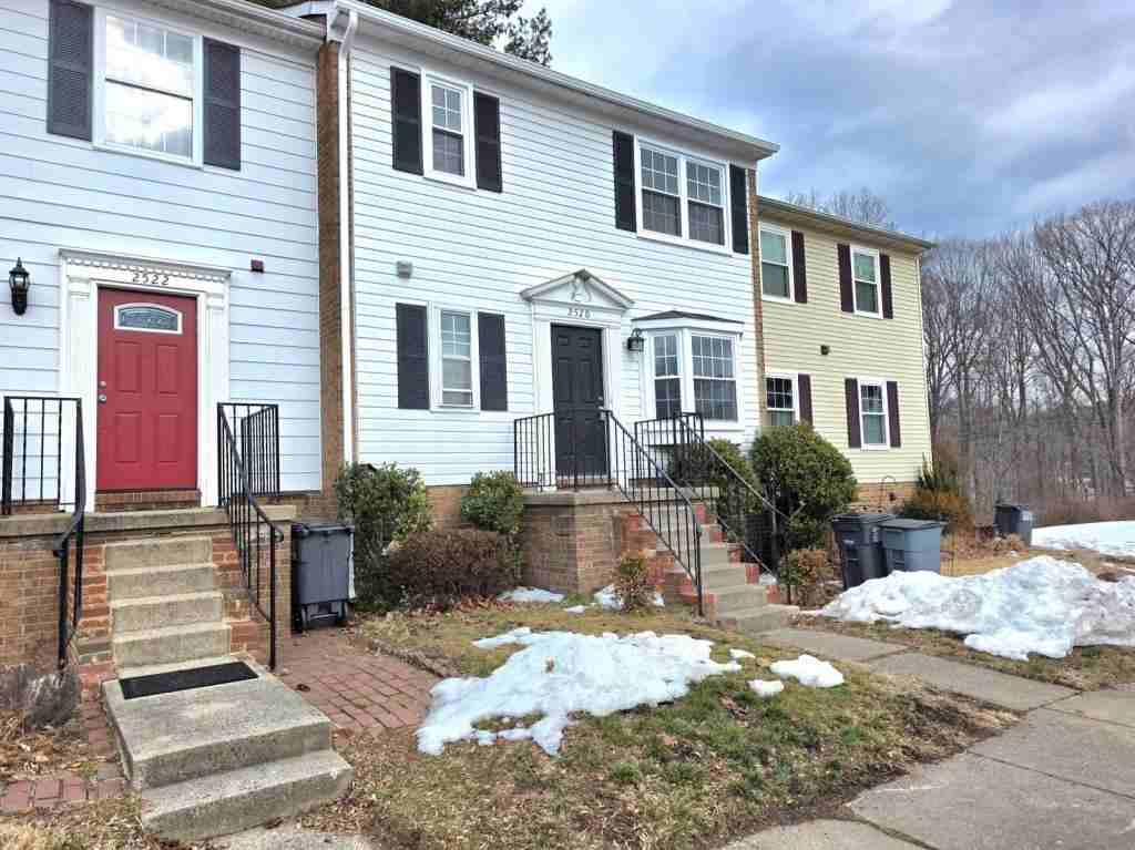 2520 Doverhill Ct - Photo 2 of 32