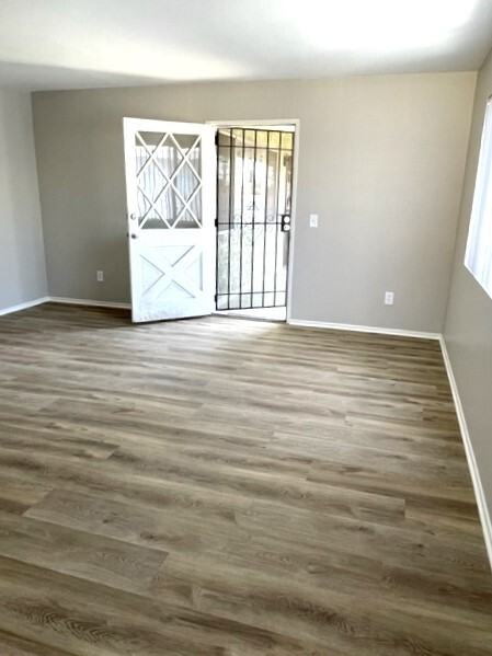 9452 Valley View St #D - Photo 4 of 15