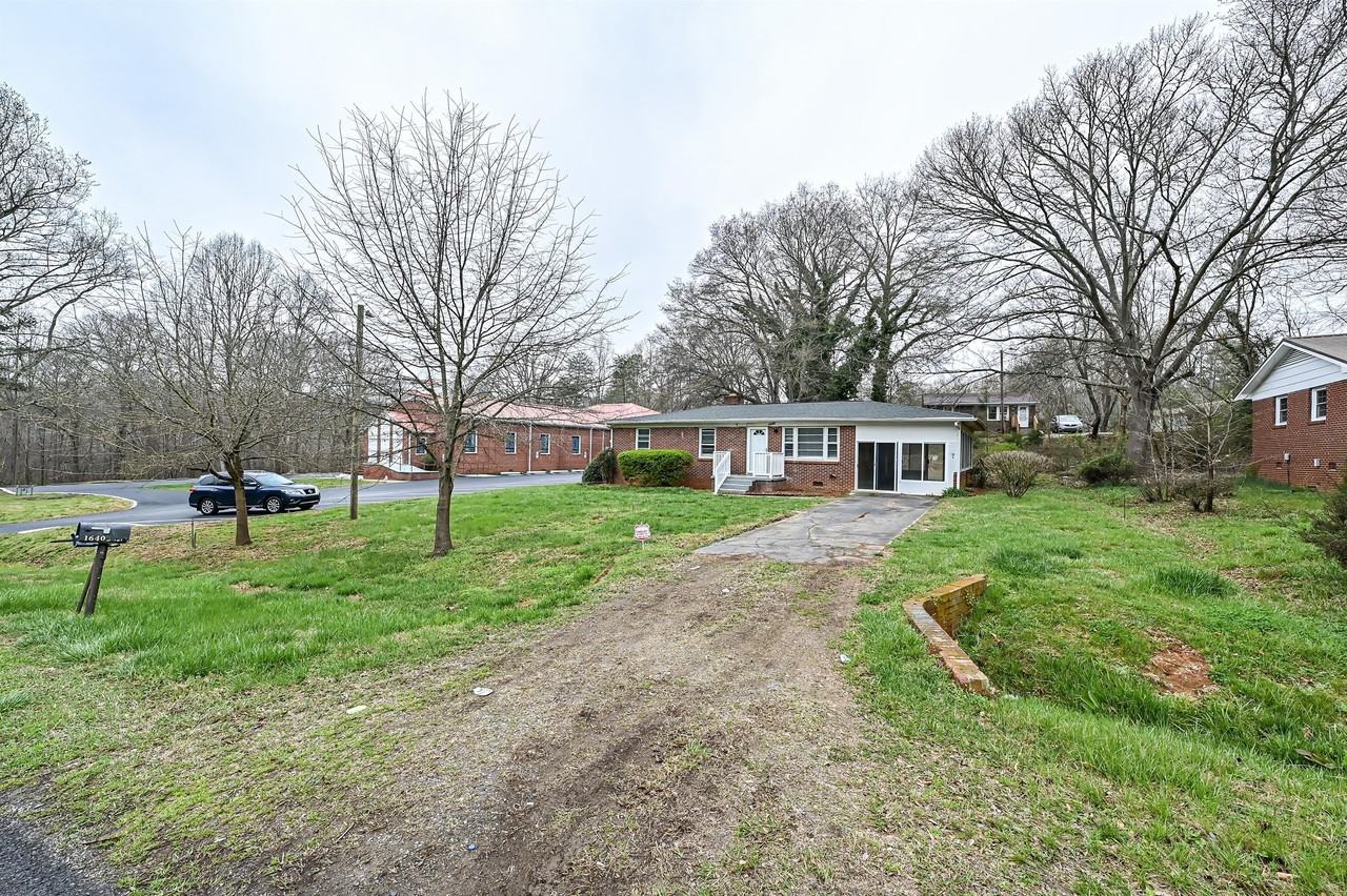 1640 Eaves Rd - Photo 4 of 21