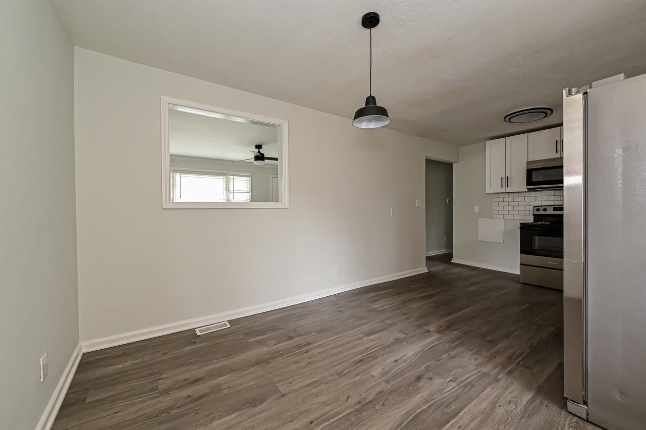 1640 Eaves Rd - Photo 7 of 21