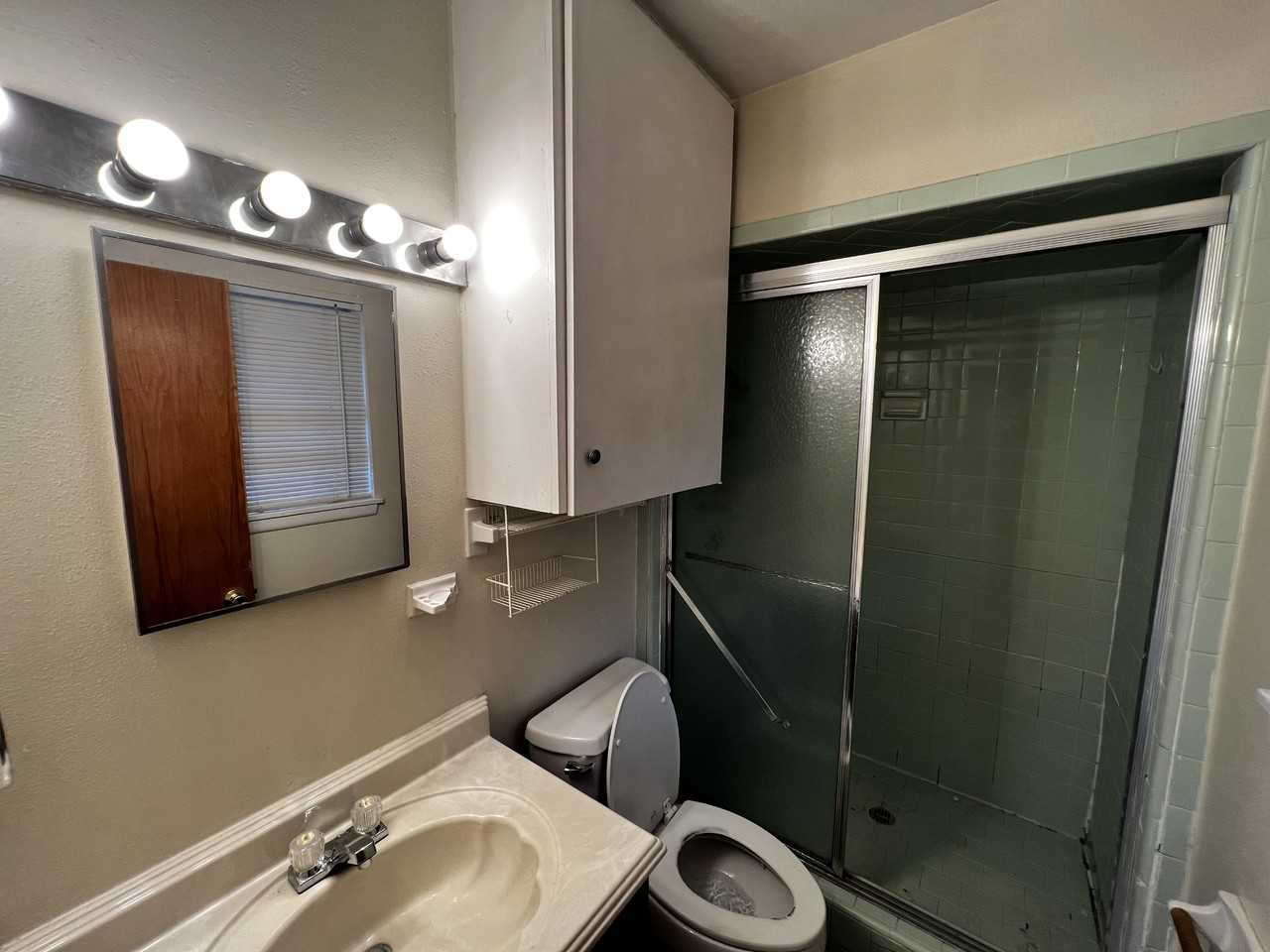 1004 Hillyer St #1004 - Photo 6 of 13