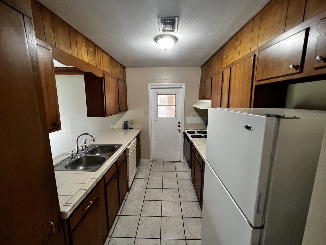 1004 Hillyer St #1004 - Photo 6 of 13