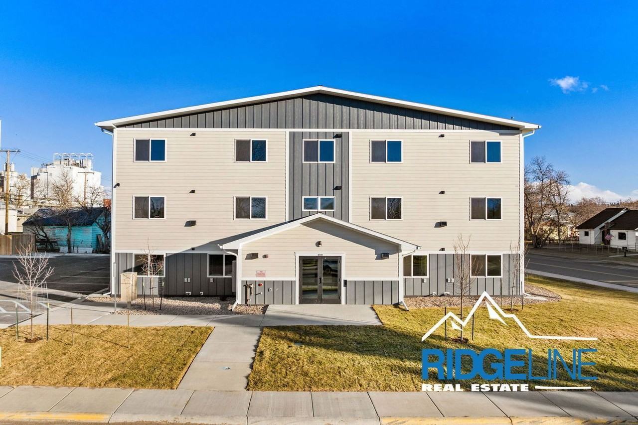 2501 8th Ave N - Photo 2 of 23