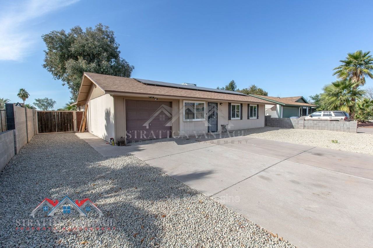 1314 S 78th St - Photo 3 of 42