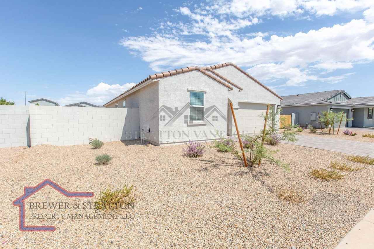 2028 E Brooklyn Dr - Photo 3 of 48