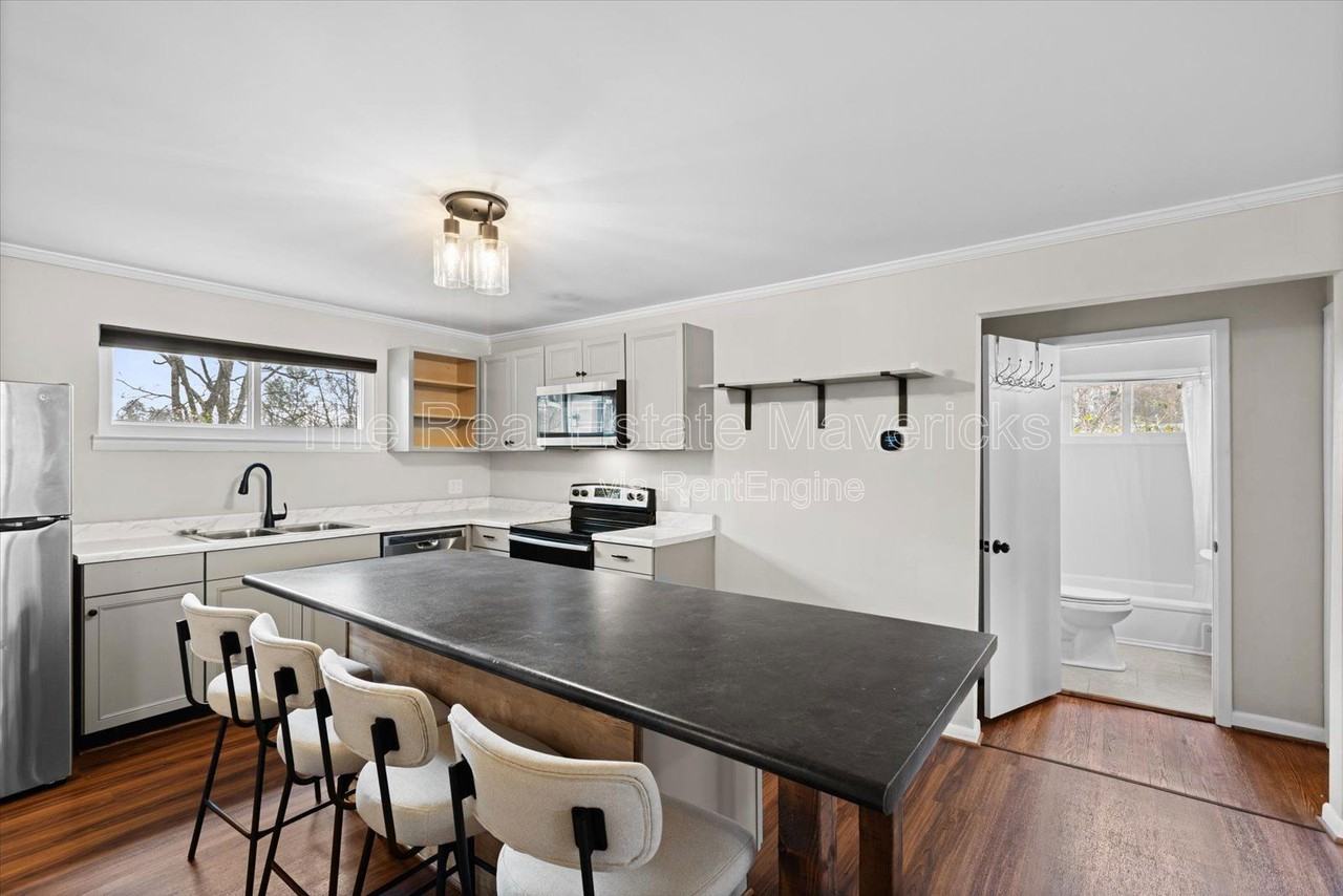 5312 Slayton Ave - Photo 5 of 13