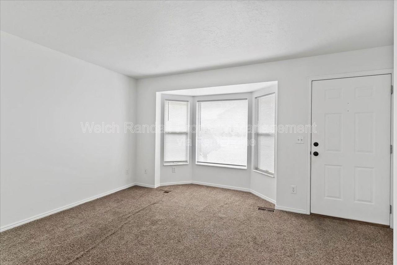 4966 S 5100 W #912 - Photo 4 of 34