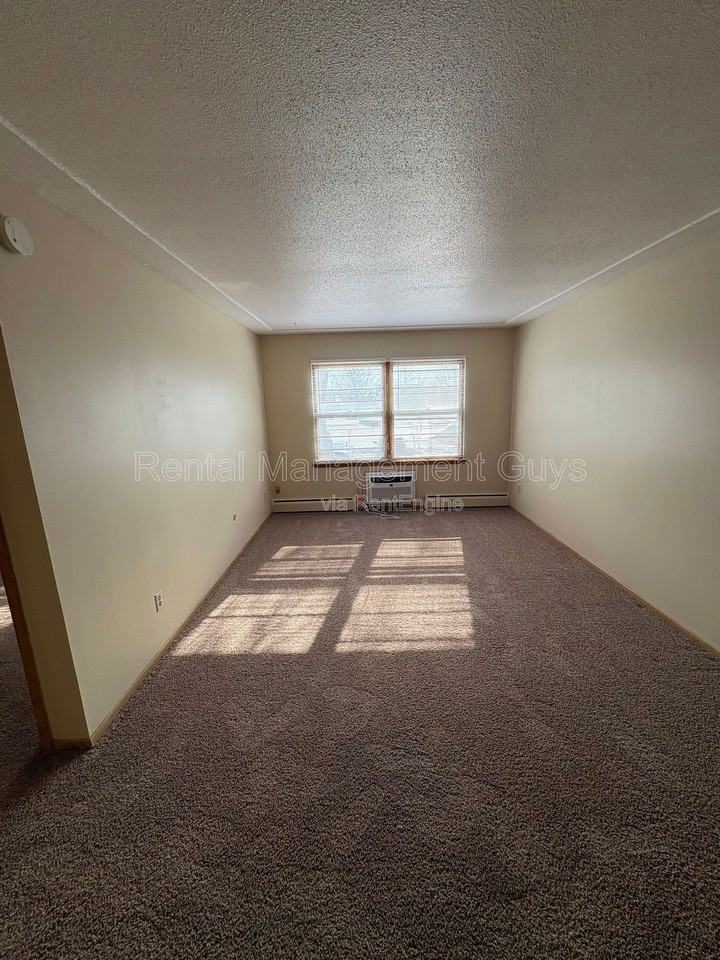 496 Front Ave #6 - Photo 3 of 12