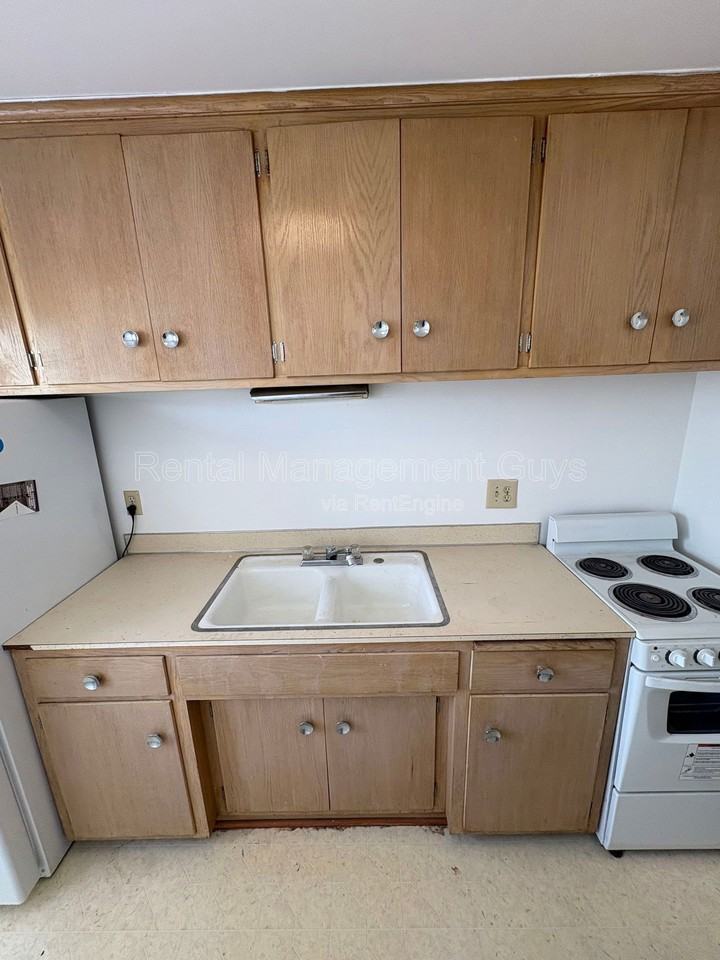 496 Front Ave #6 - Photo 4 of 12