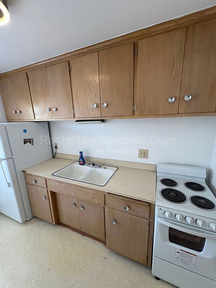 496 Front Ave #6 - Photo 6 of 12