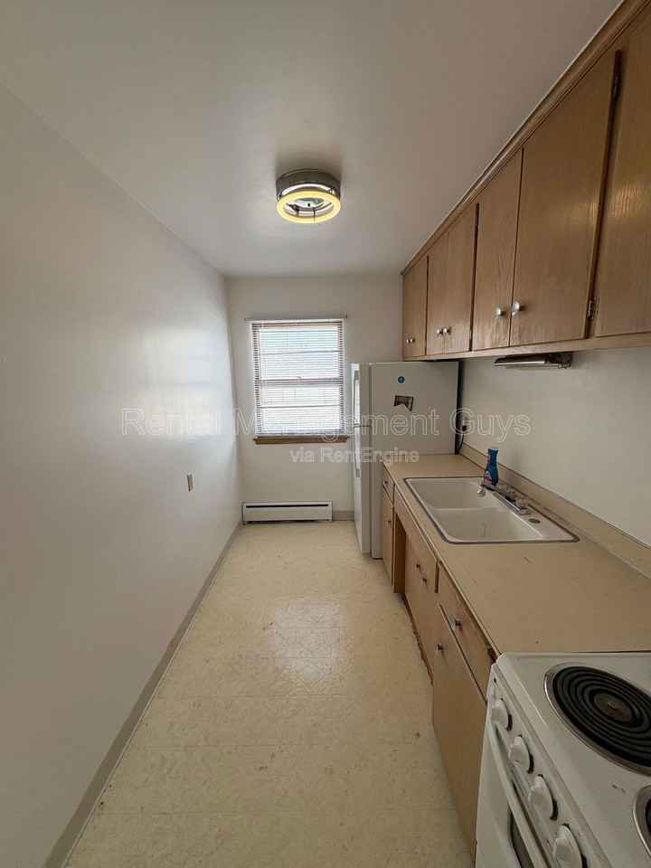 496 Front Ave #6 - Photo 7 of 12