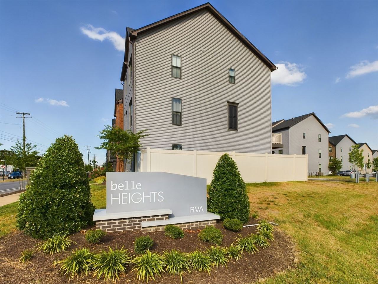 301 W 20th St - Photo 4 of 38