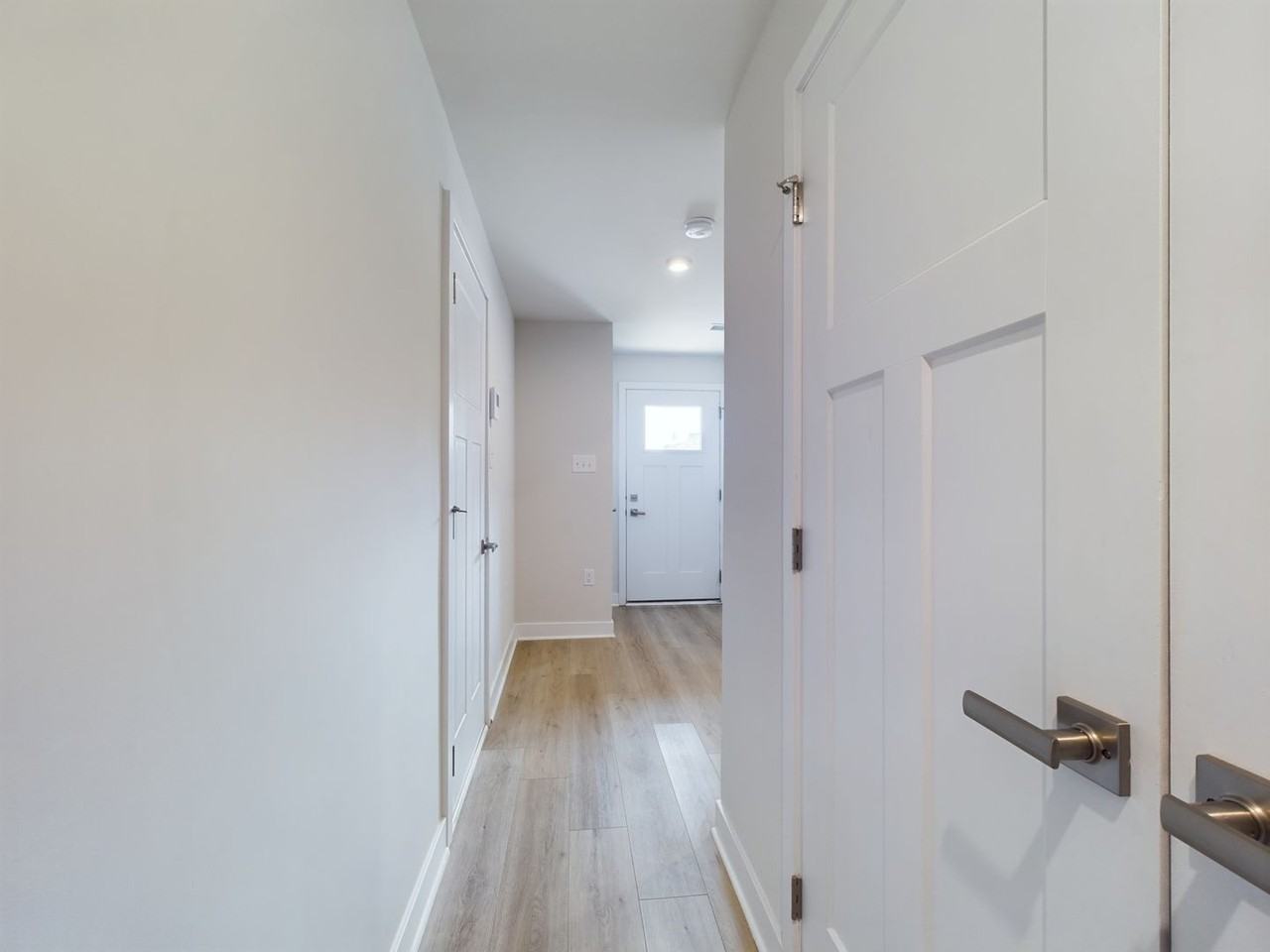 301 W 20th St - Photo 7 of 38