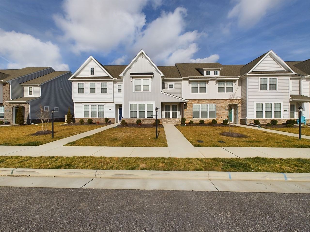 6127 Buntline Ln - Photo 2 of 36