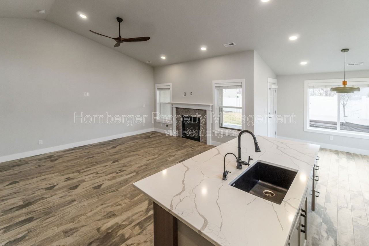 6904 S Jasper Dr - Photo 7 of 37