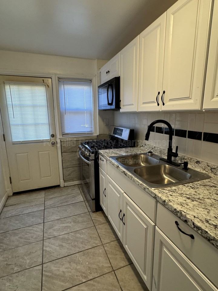 4430 Shamrock Ave - Photo 5 of 15