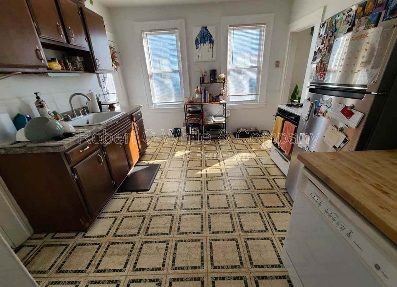 82 Harborview Ave #1 - Photo 3 of 11