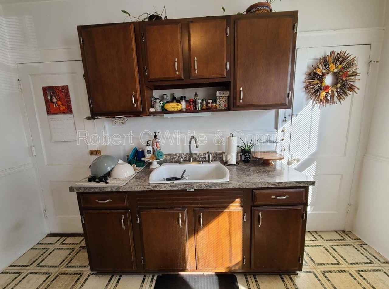 82 Harborview Ave #1 - Photo 4 of 11