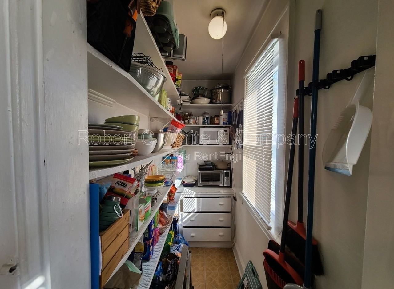 82 Harborview Ave #1 - Photo 5 of 11