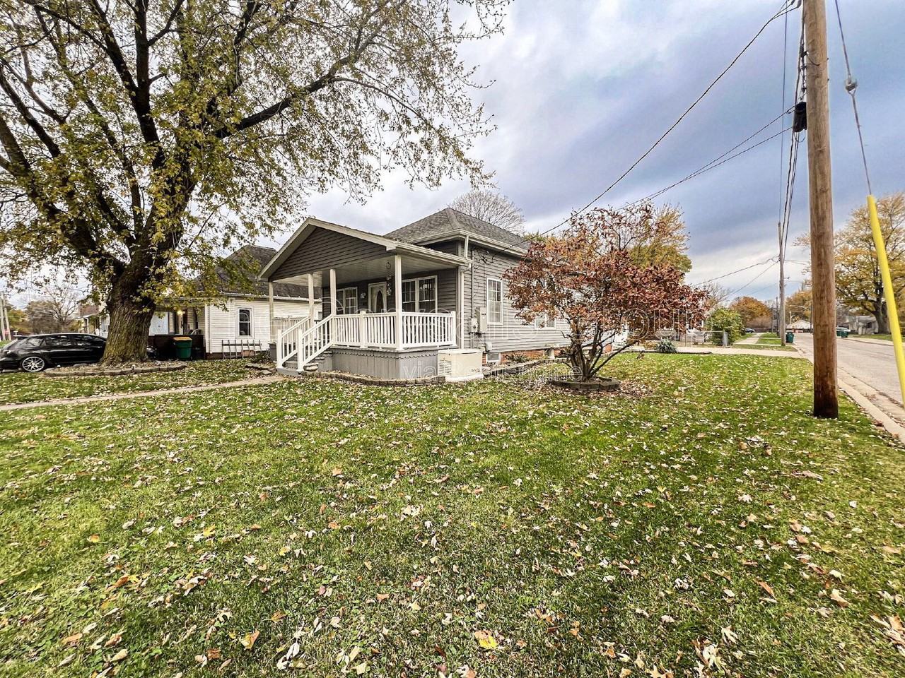 402 S Illinois St - Photo 2 of 15