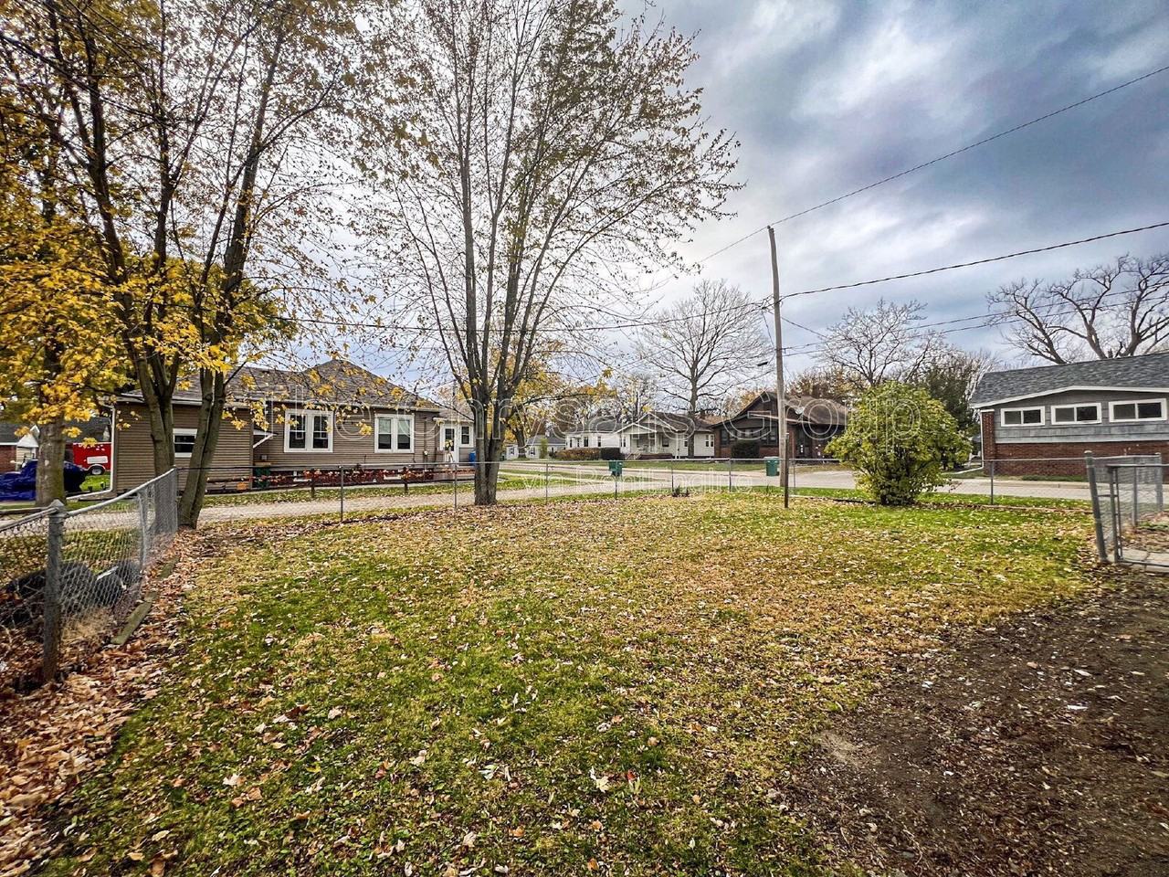 402 S Illinois St - Photo 5 of 15