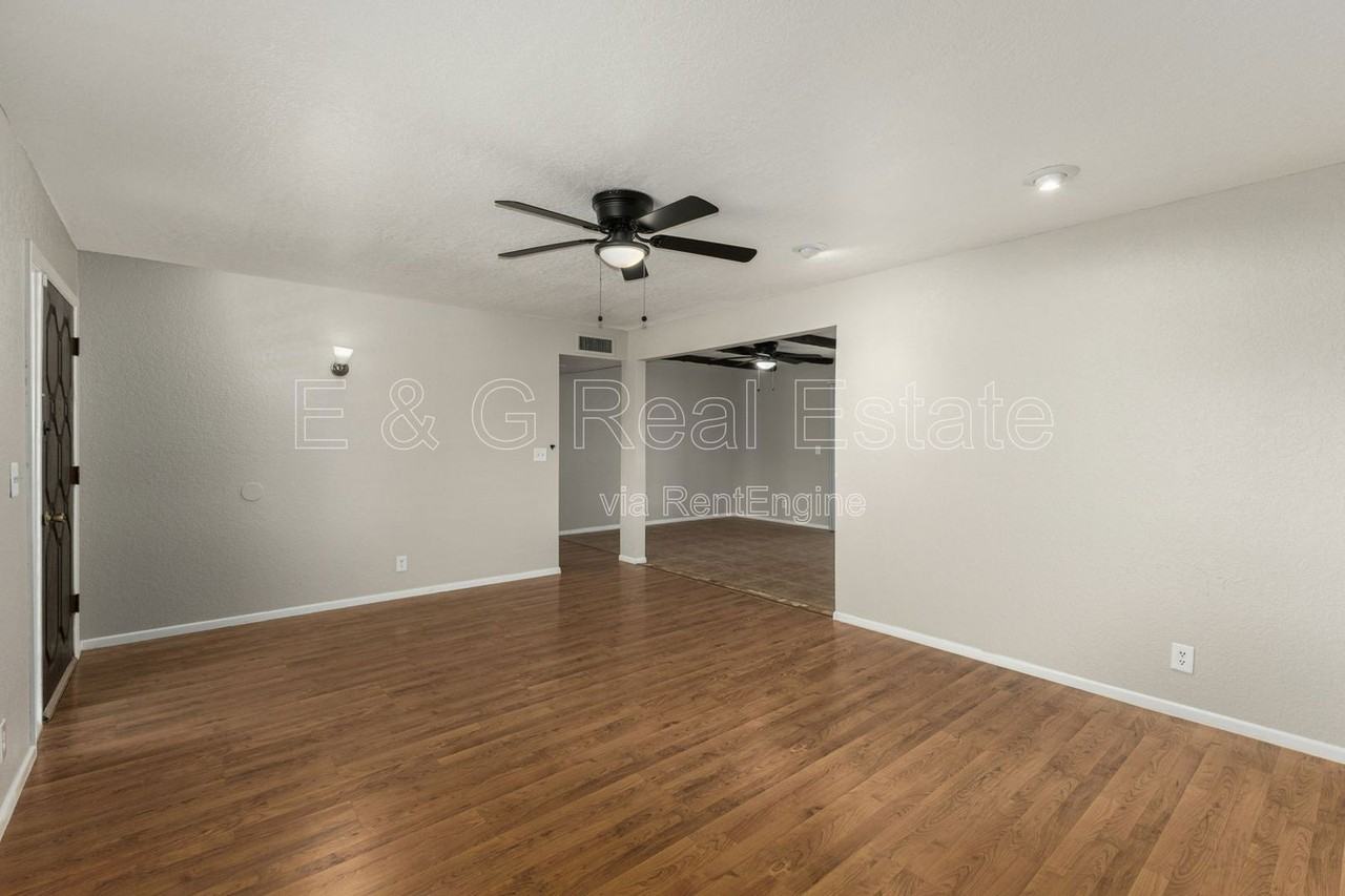 2115 E Fairfield St - Photo 3 of 22