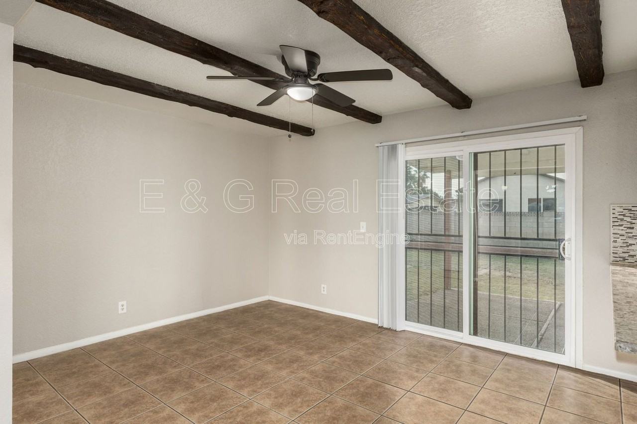 2115 E Fairfield St - Photo 4 of 22