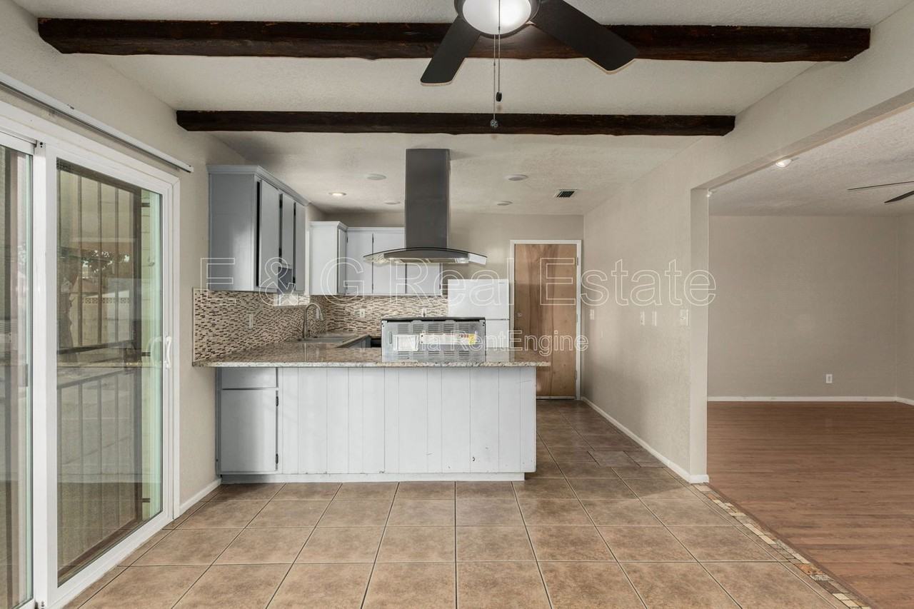 2115 E Fairfield St - Photo 5 of 22