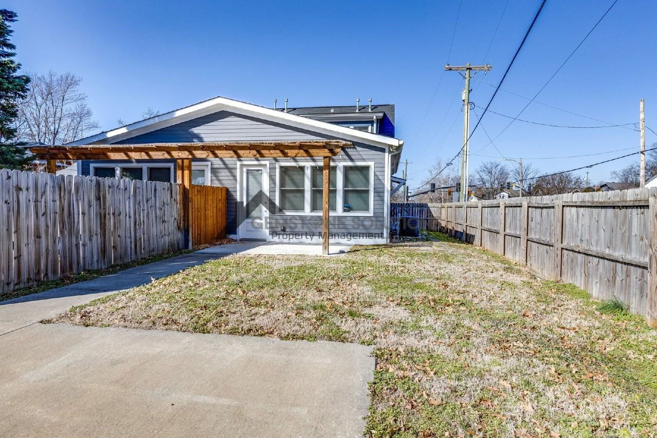 628 Shelby Ave #B - Photo 5 of 38