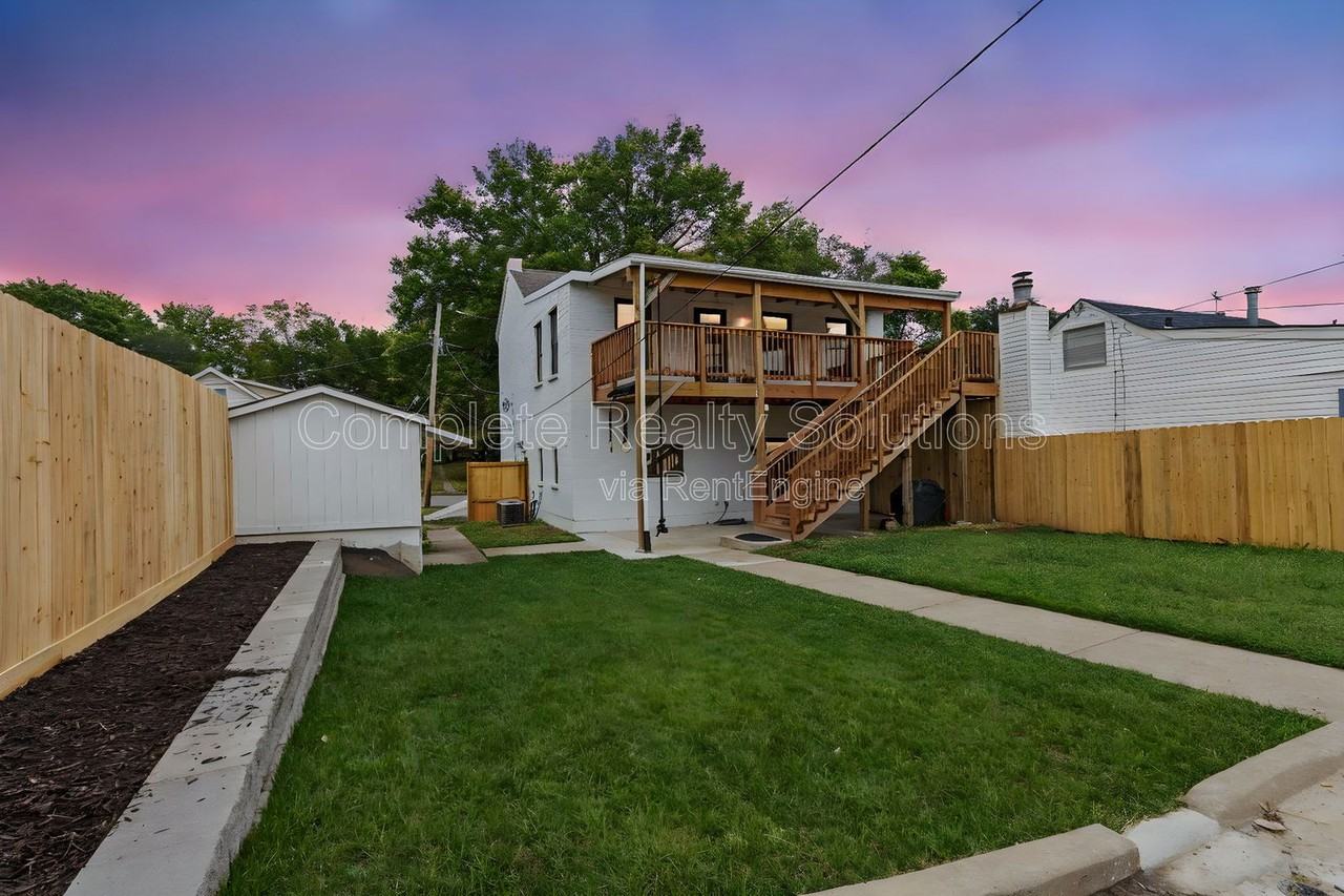 620 S Benton Ave - Photo 2 of 41