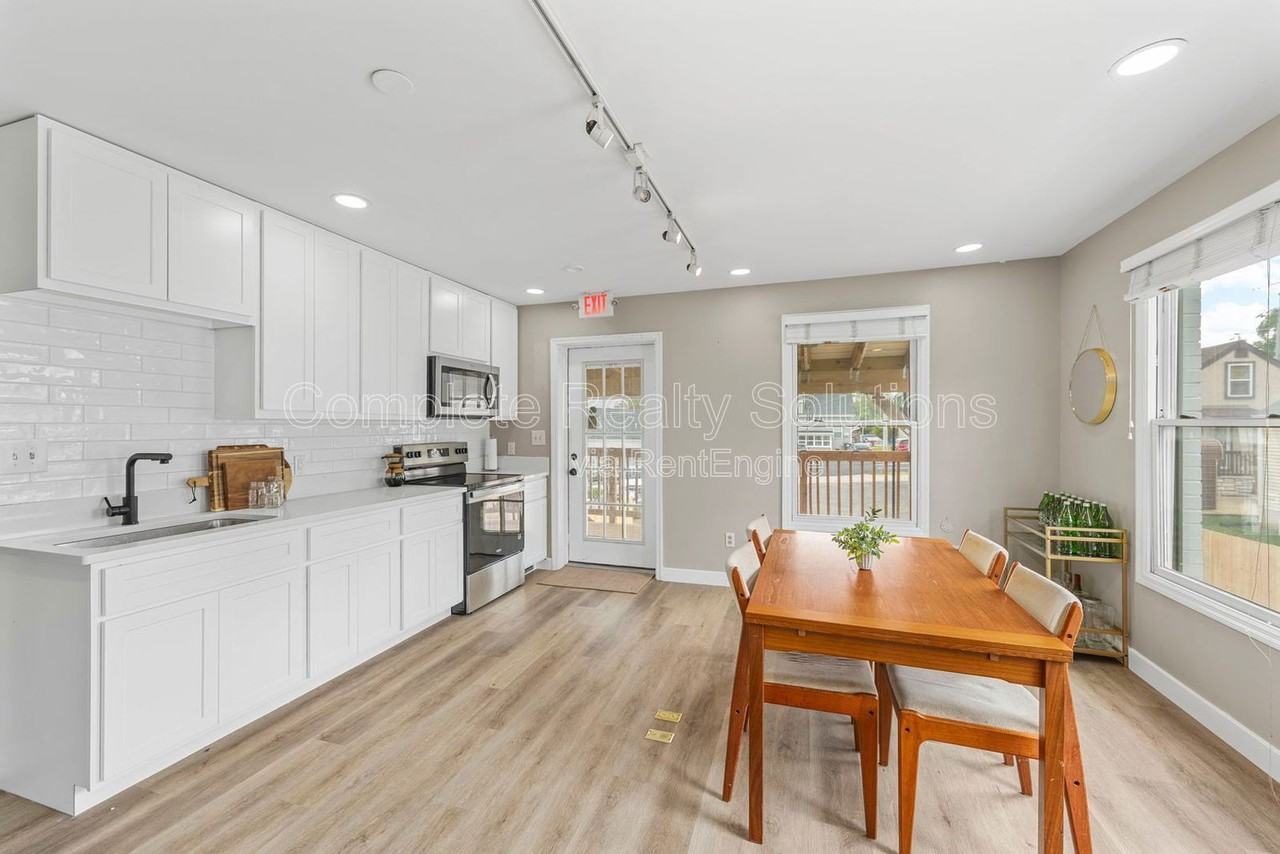 620 S Benton Ave - Photo 3 of 41