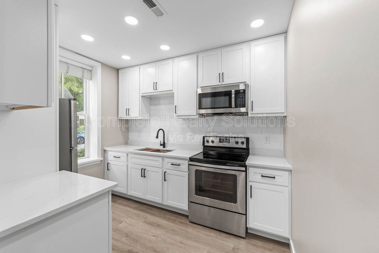 620 S Benton Ave - Photo 4 of 41