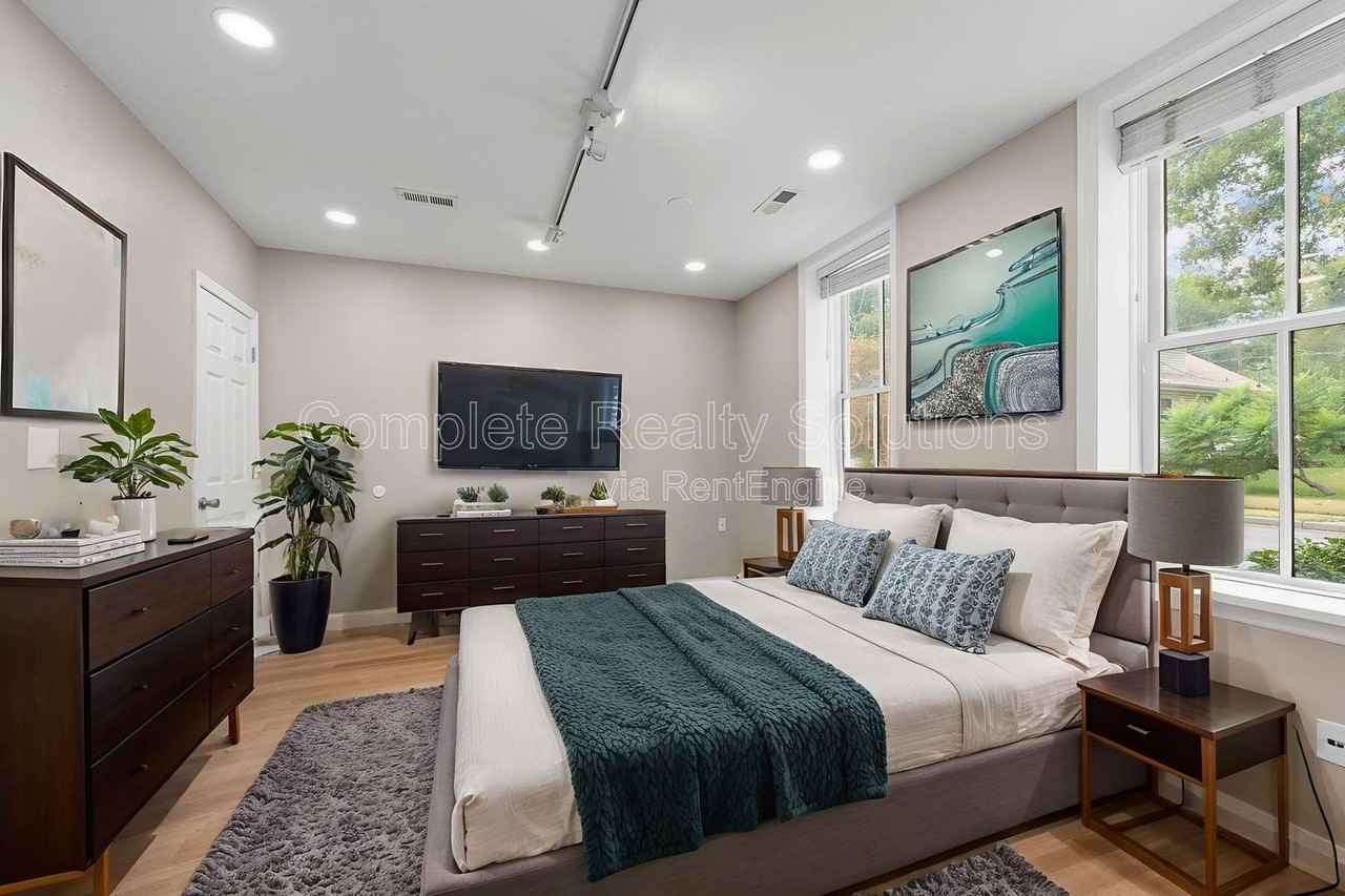 620 S Benton Ave - Photo 5 of 41