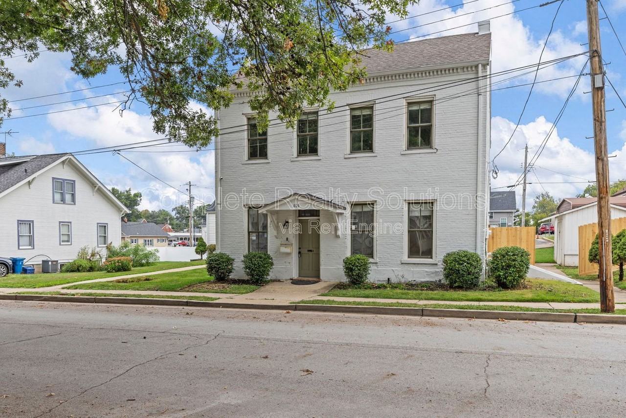 620 S Benton Ave - Photo 6 of 41