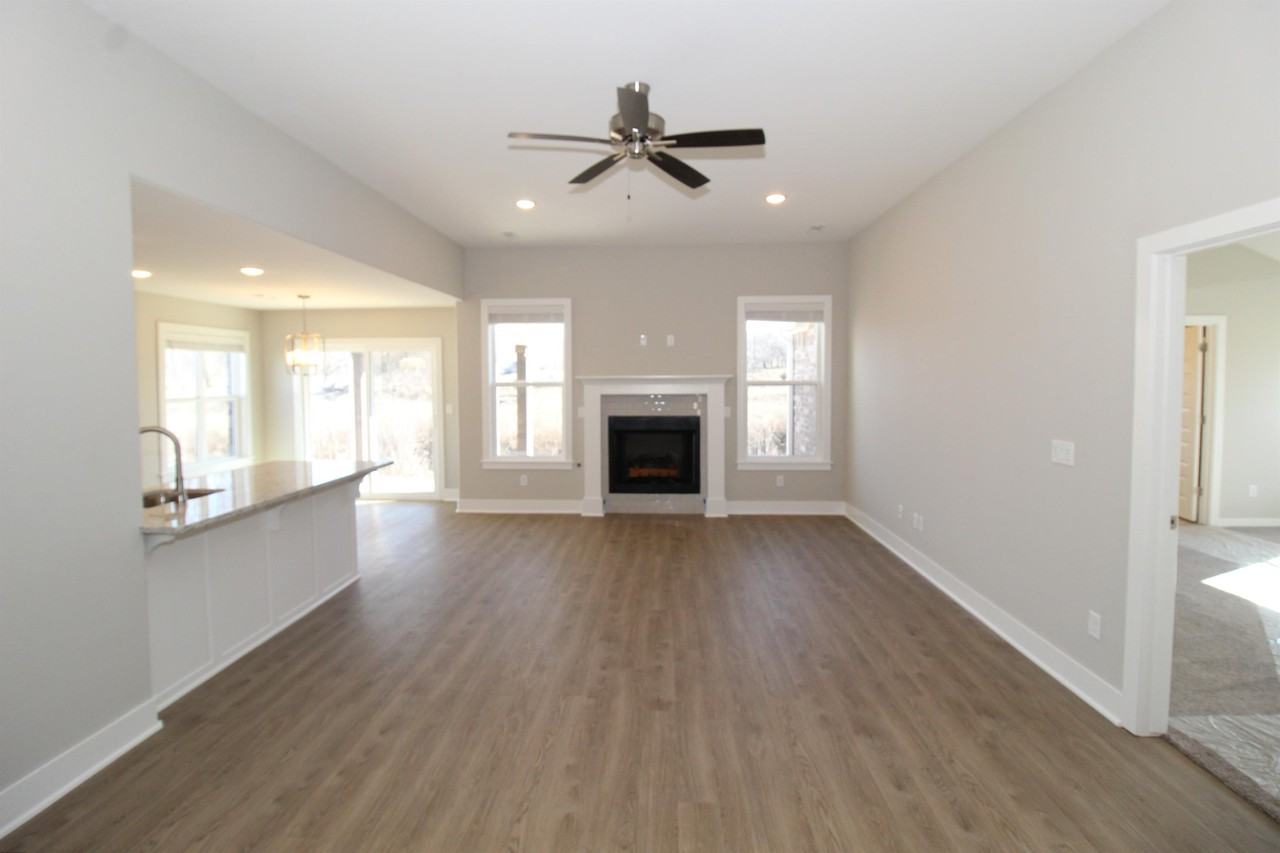 588 Utah Ave - Photo 3 of 33