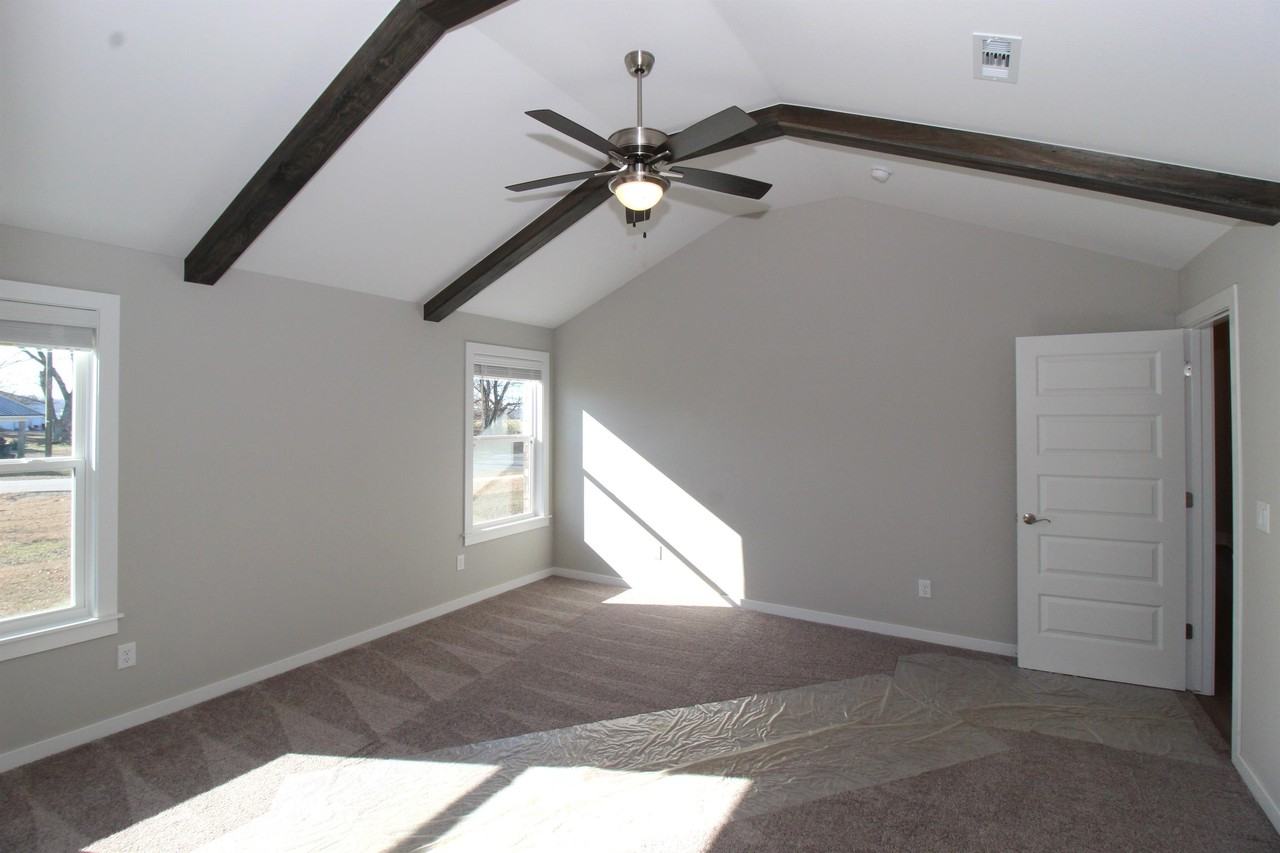 588 Utah Ave - Photo 4 of 33