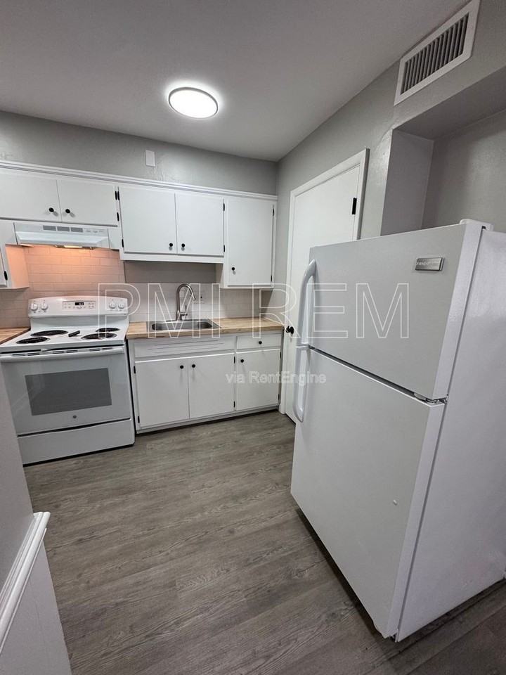 128 S Miller Rd #A - Photo 2 of 12