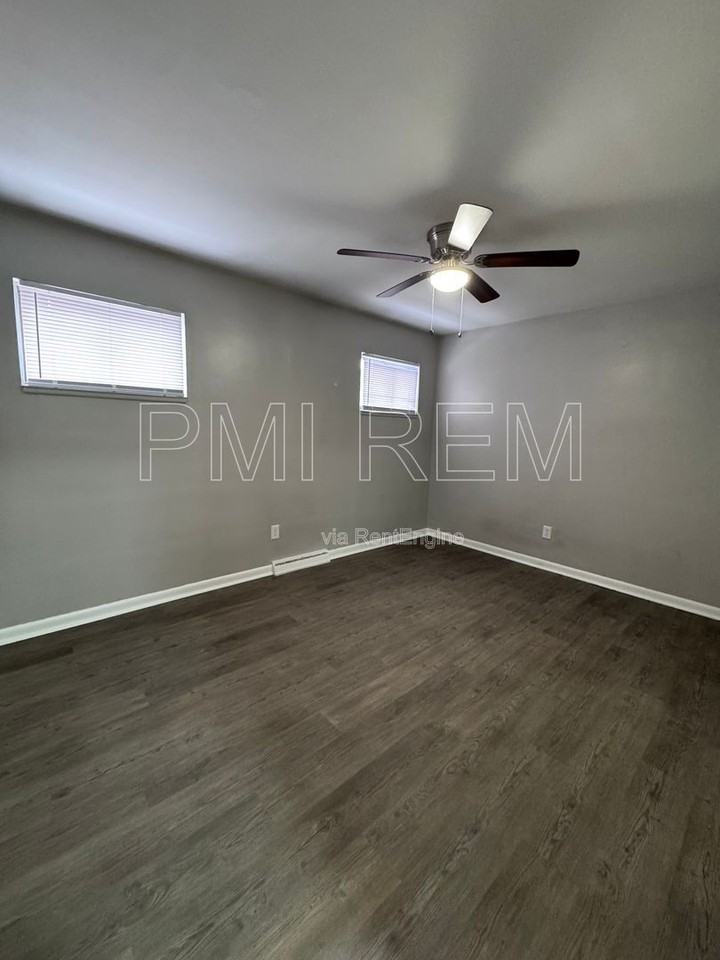 128 S Miller Rd #A - Photo 7 of 12